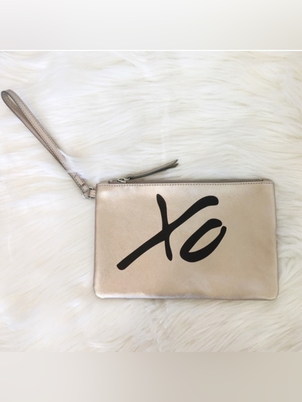 New Banana Republic Genuine Leather Gold XO Metallic Wristlet Purse